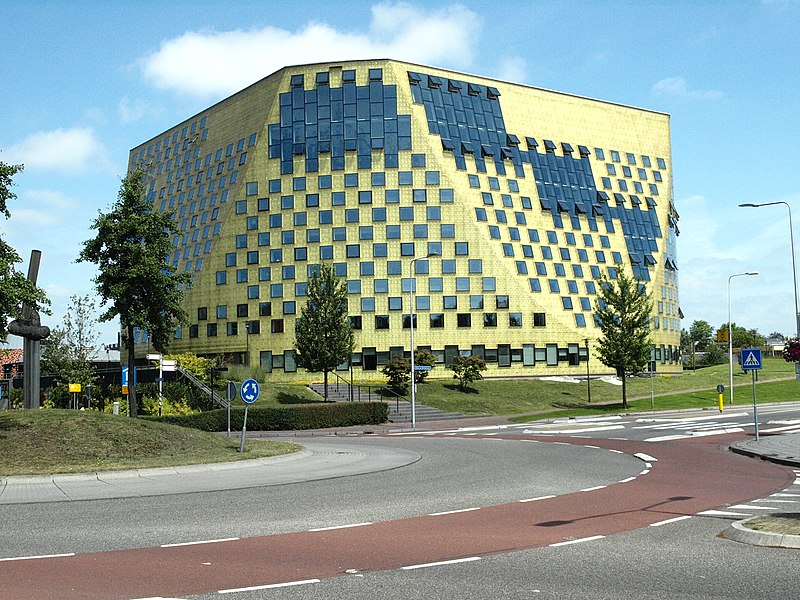 Het gemeentehuis van Hardenberg, de locatie van het archiefbezoek.